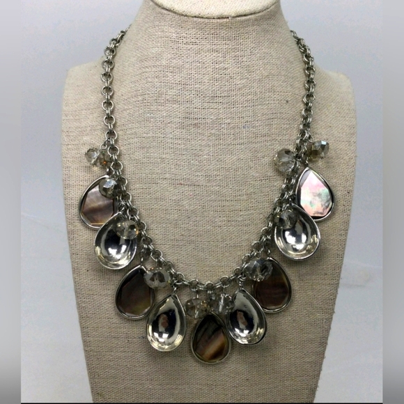 Elegant Silver and Pearl Necklace - Picture 1 of 5
